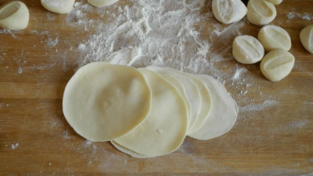 包饺子达人三分钟擀饺子皮280多个,家里来多少客人都不怕!