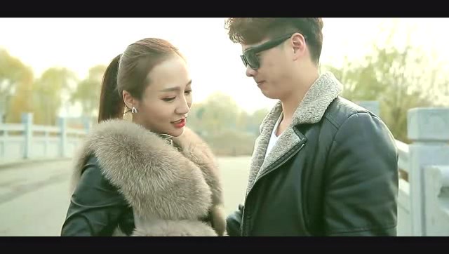 小伙问女朋友以前谈过几个,女孩回答完后下一秒就被打飞出去了