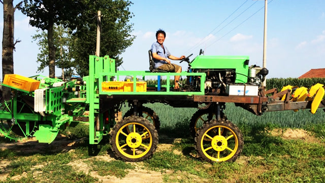 中国农民大叔发明栽葱机器,一台就能抵30个工人,获国家专利!