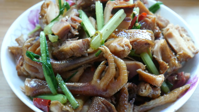 腊鸡这样炒最好吃,简单好吃又下饭,一整只鸡一家人吃不过瘾