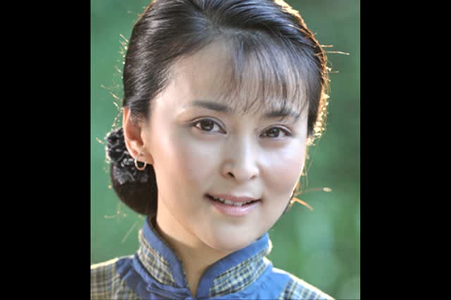 一度被公认为琼瑶最美女星,年轻时候的何音贤良淑德,温婉善良