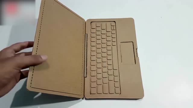 用硬纸板做成的笔记本电脑长这样,高手出自民间啊,太厉害了!