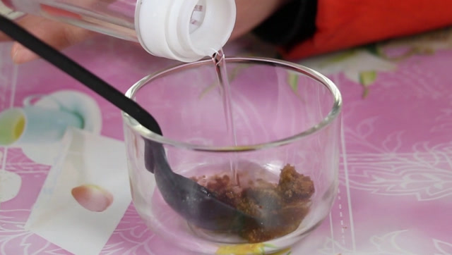 农村姑娘教你自制红糖洗面奶,简单实用,让你的皮肤白皙细嫩