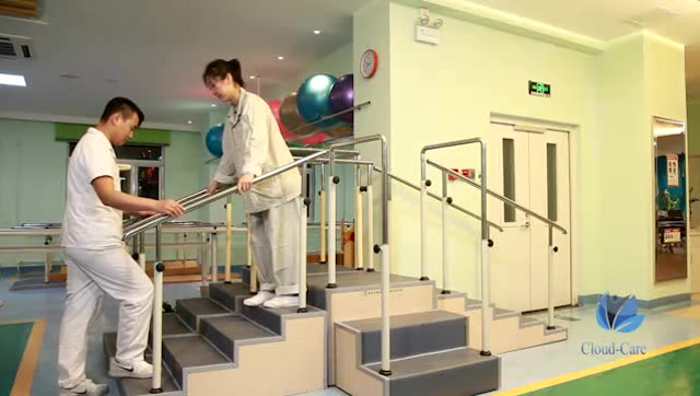 医教就会髋关节置换术后上下楼梯康复训练详解
