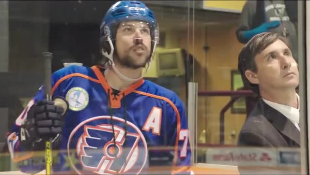 《冰球坏小子2》电影预告片,到底是打冰棒还是打人的?