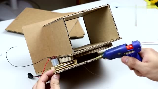 手工制作一台纸箱微波炉