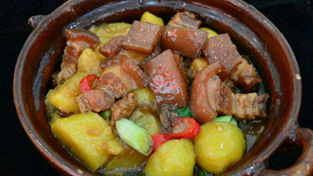 悦食记|砂锅土豆焖肉块,营养又下饭!