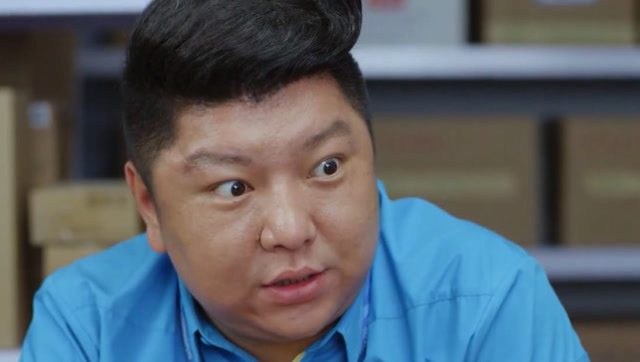 我的宝贝:仓库内郭伟达向袁晓凡八卦,发现袁晓凡预卖掉游戏装备