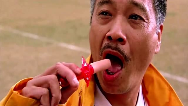 《少林足球》大佬霸气出场点支雪茄,不料吴孟达剥了支香肠成功抢戏!