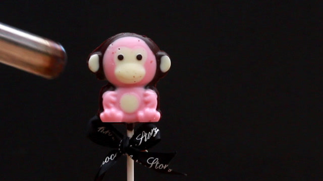 火烧猴子巧克力,过程倒放是啥样?