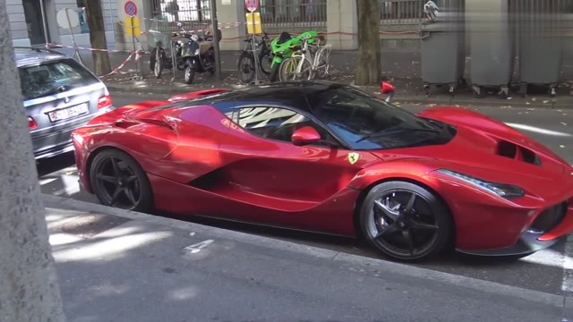 街拍殿堂级的超级跑车法拉利拉法,炸街的声浪犹如防空警报!