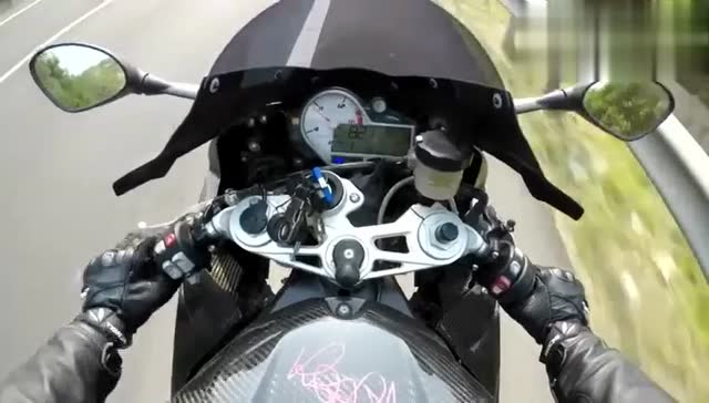 你们说这位骑士的手势是什么意思?没看懂!