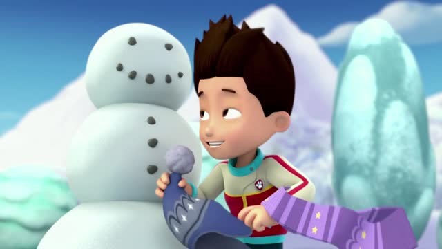 汪汪队:汪汪队们在一起堆雪人和他们玩