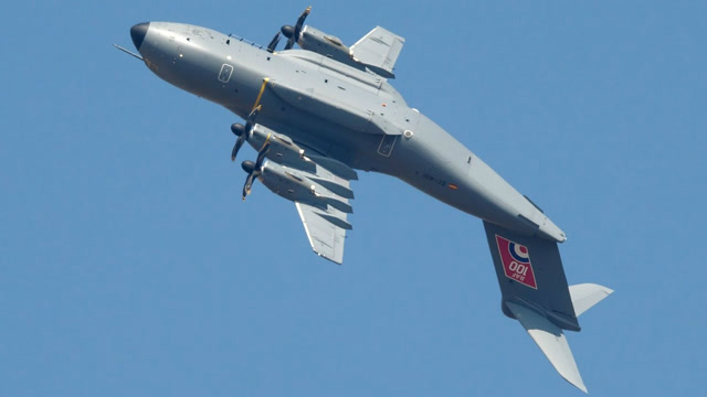 a400m螺旋桨运输机,大家伙也能玩高难度