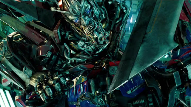 《变形金刚3》:擎天柱遭到了汽车人御天敌的叛变,他如何能再一次守护