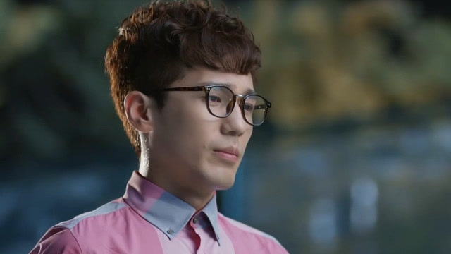 微微说出的那些话,曹光的心很是受伤,二喜快来安慰安慰他