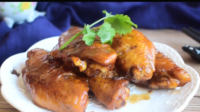 大厨教你做红烧鸡翅,一口一个太爽了
