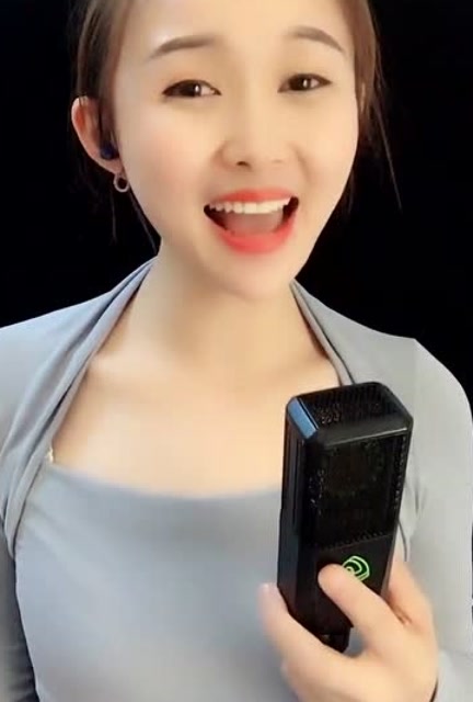 网红唱歌这才叫好听,嗓音与众不同,歌美人更美!