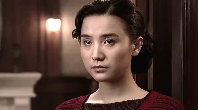 悬崖周乙让顾秋妍重复他的话,顾秋妍明显的不悦真别扭