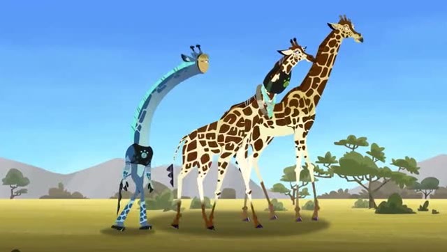 新动物兄弟:长颈鹿会用脖子踢球,这一幕厉害了