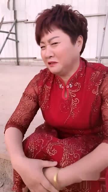 路人采访诸葛妈妈,什么时候是很困难的,诸葛妈妈的回答让人咂舌