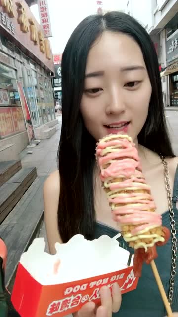 拉丝热狗棒,老板说不拉丝不要钱,能不能吃白食就看这一口了!