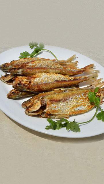 大厨教你煎小鱼,整整齐齐,这香煎小鱼儿做法不一般!