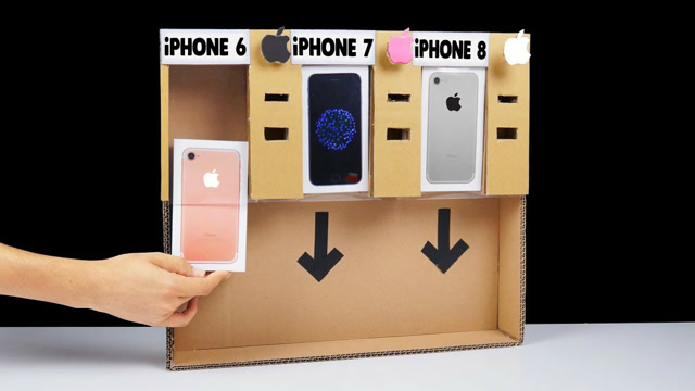 用纸板diy自动售货机,装入苹果手机,看看他是怎么做的