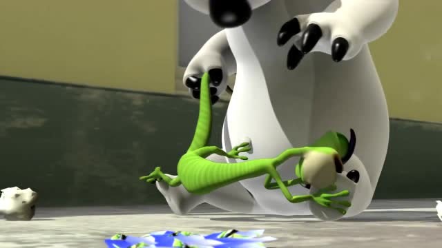 倒霉熊2:四脚蛇真可怜被大笨熊扔得好远,一定摔得很疼吧!