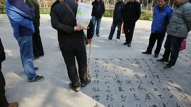 街头艺人书法不比田蕴章差,为何成不了书法家?原因很现实