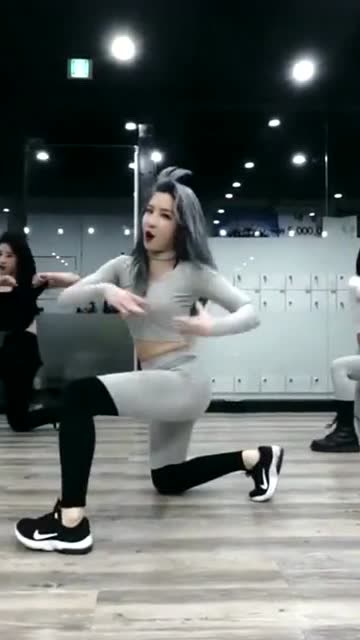 牛仔热裤美女老师性感夜店慢摇