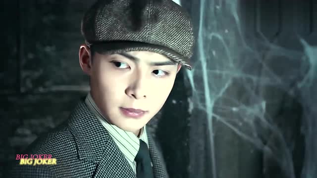 老九门:佛爷让张副官保护算命的,张副官的眼睛一直瞪着八爷!