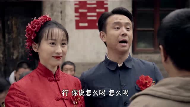 三妹:杨豆筋与三妹一起敬酒,都说何三妹长的好看