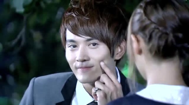 季如风和刘小贝决定忘记过去,把他们的开始当成对过去的终结