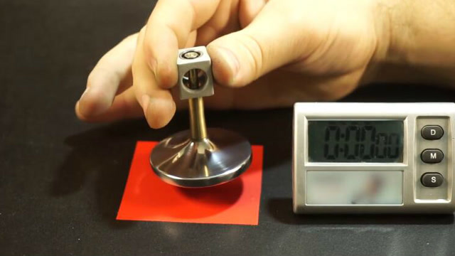 牛人用车床加工一个超强陀螺,能连续旋转10分钟,这手艺太赞了