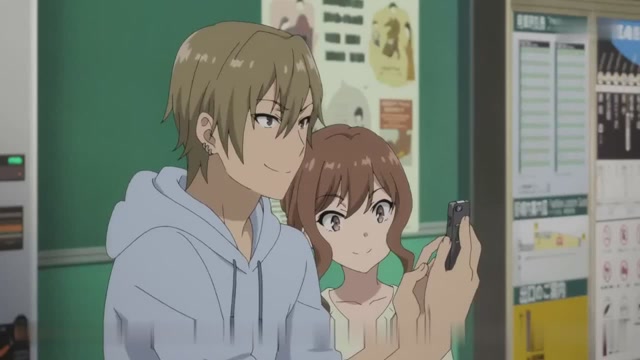 身为明星的学姐被人偷拍,男主强势出击