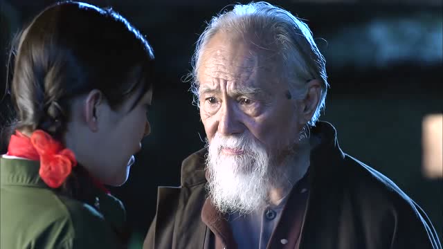 李英姿伤心欲绝,爷爷表示安慰