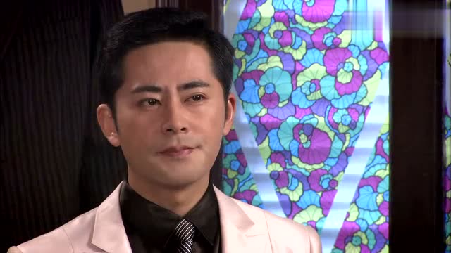 团圆:亚萍上台唱歌,所有人都在欢呼,直夸她唱的好