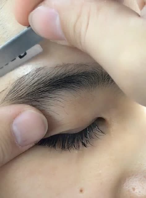 女生拥有挑眉肌该怎么修眉了,手把手教你,包你一看就会