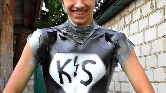 老外又一黑科技,神奇的液体衣服?网友:那以后还买啥衣服