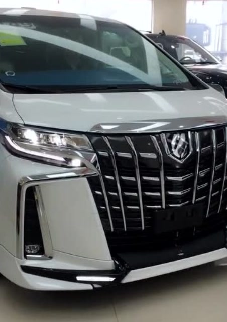 百万豪车丰田埃尔法,外观内饰高大上,车迷称它是"高级保姆车"