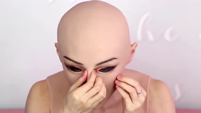 小伙戴上人皮面具后,变身美少女,这以后还能分辨男女吗?