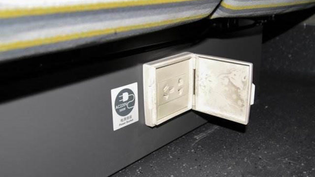 为什么卧铺火车上插座很多都是坏的?今天可算知道了