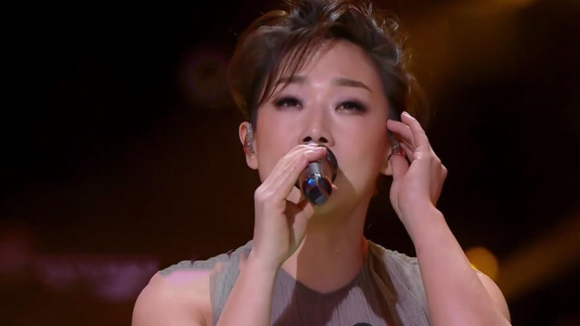 林忆莲与林俊杰现场演艺《江南》,林俊杰钢琴伴奏,合唱唯美动听!