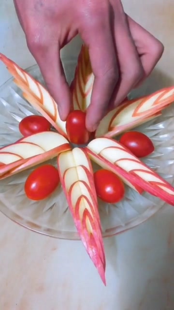 这个视频教会你苹果切花造型.