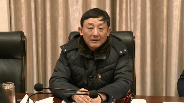 息县新闻:金平主持召开县委常委会会议