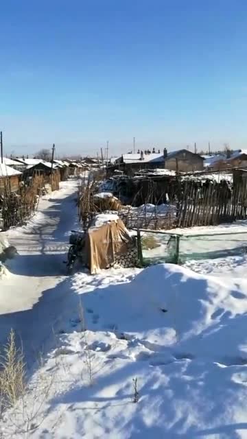 东北农村老家,由于地方比较穷,过年也没什么人回来!