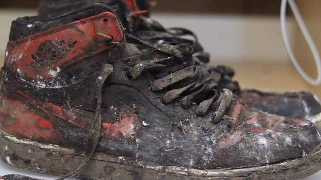 外国小哥从垃圾桶里捡出一双鞋,翻新过后,太赞了!