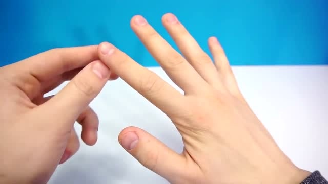 教你表演手上魔术,简单易学,学会了可以跟小朋友互动!