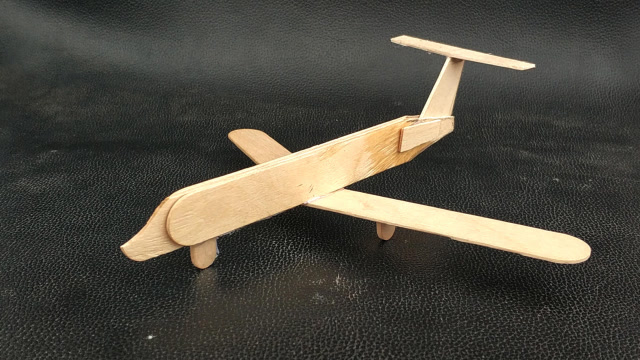 教你用雪糕棍,自制客运飞机,比玩具店买的有趣多了省钱又好玩